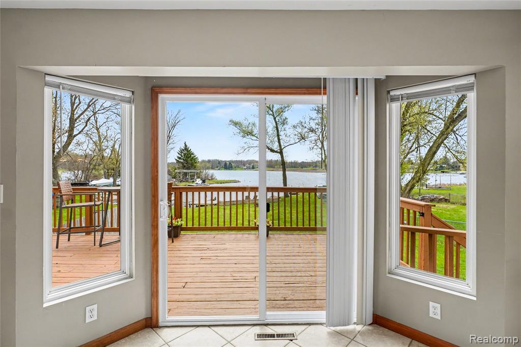 6522 BENNETT LAKE Road, Fenton, MI 48430 — Photo 5