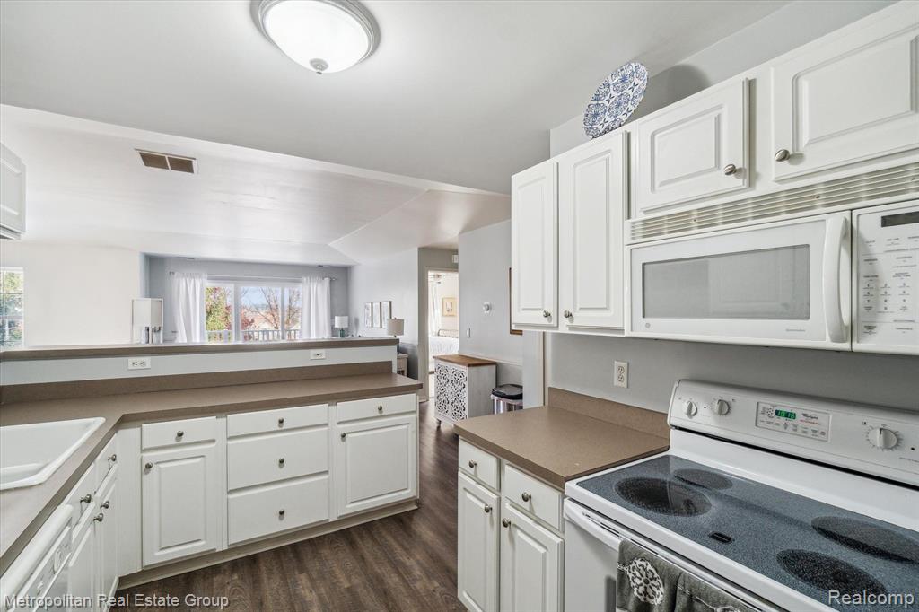 4101 HAMPTON RIDGE Boulevard, Howell, MI 48843 — Photo 11