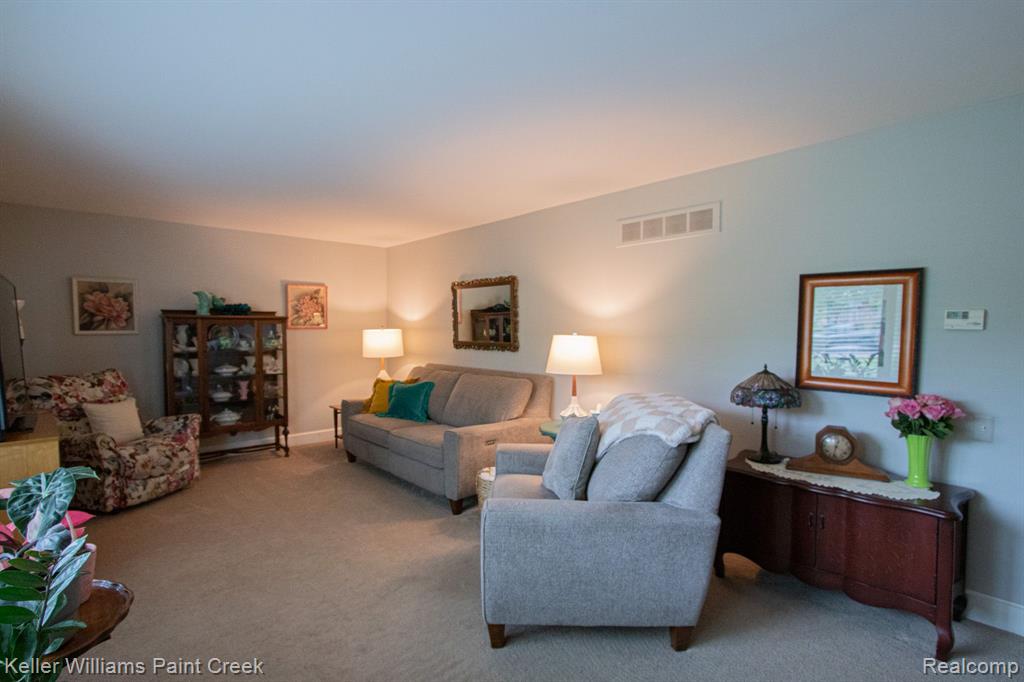 42200 LOCHMOOR Street, Clinton Twp, MI 48038 — Photo 14