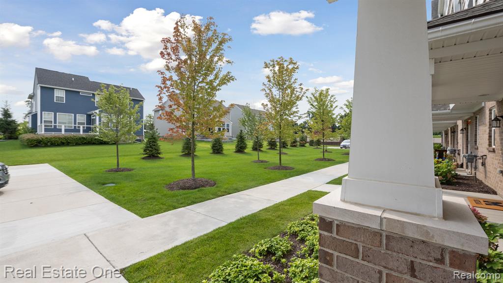 131 MONUMENT Lane, Wixom, MI 48393 — Photo 15