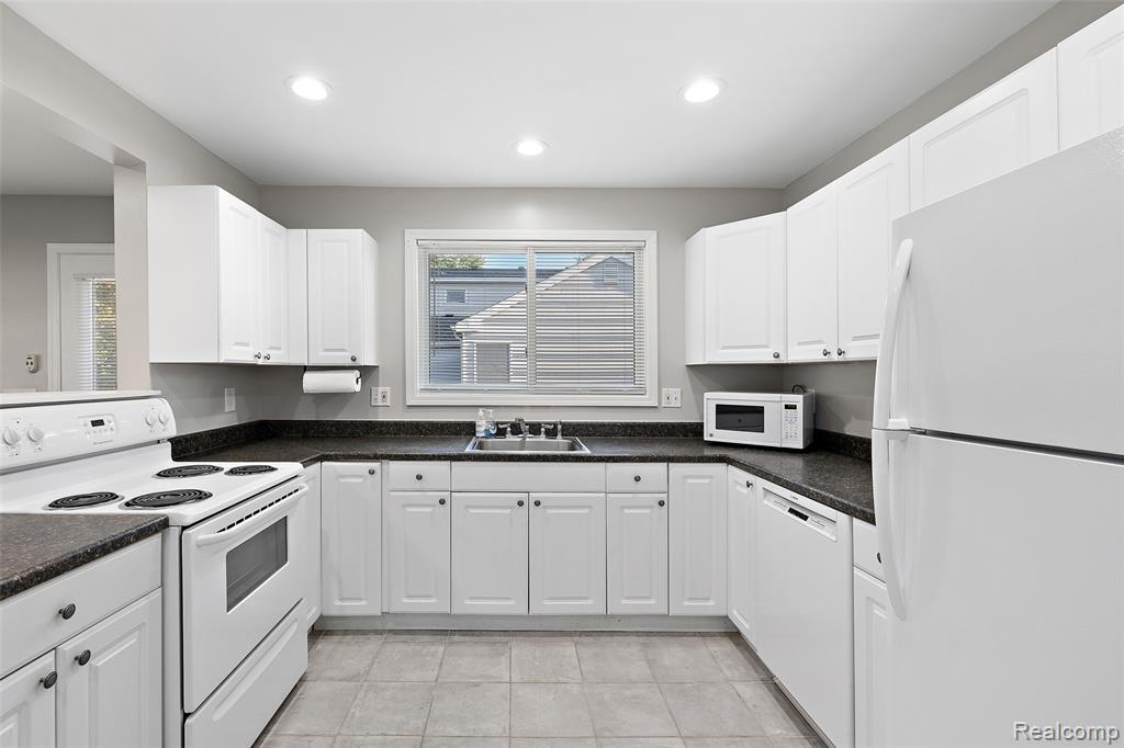 45447 Platt Street, Utica, MI 48317 — Photo 11