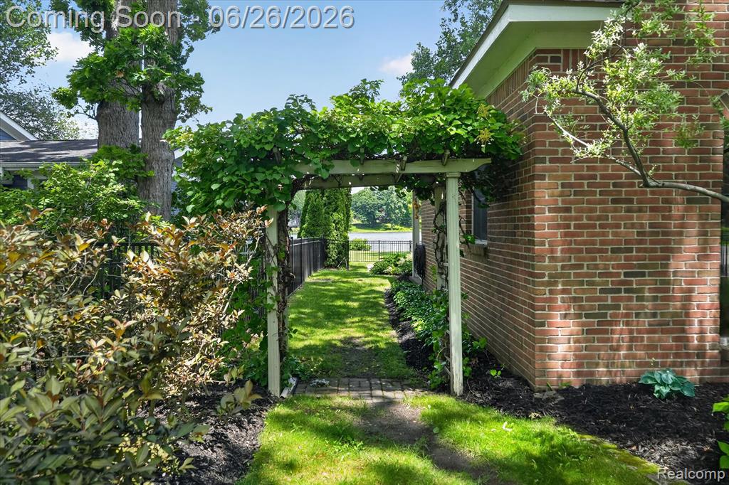 3478 Lexington Road, Waterford, MI 48328 — Photo 35