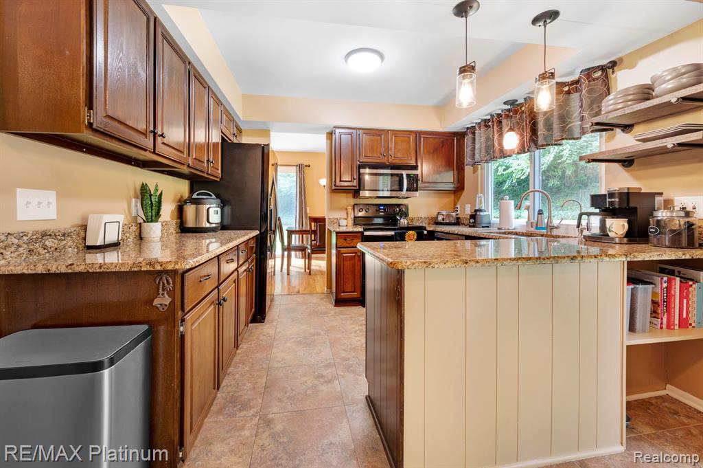9003 SPENCER Court, Brighton, MI 48116 — Photo 3