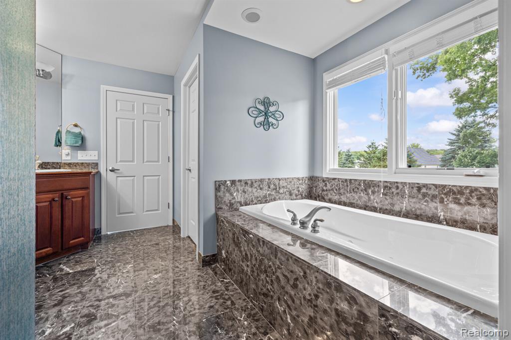 1131 Thorn Ridge Drive, Howell, MI 48843 — Photo 17