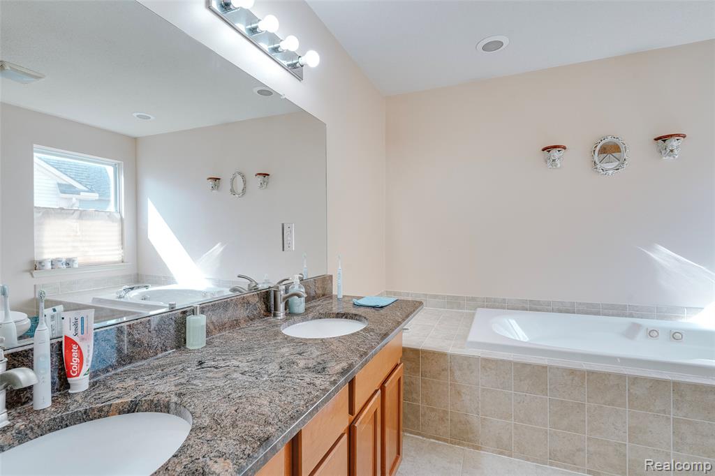 50233 Venice Court, Northville, MI — Photo 34