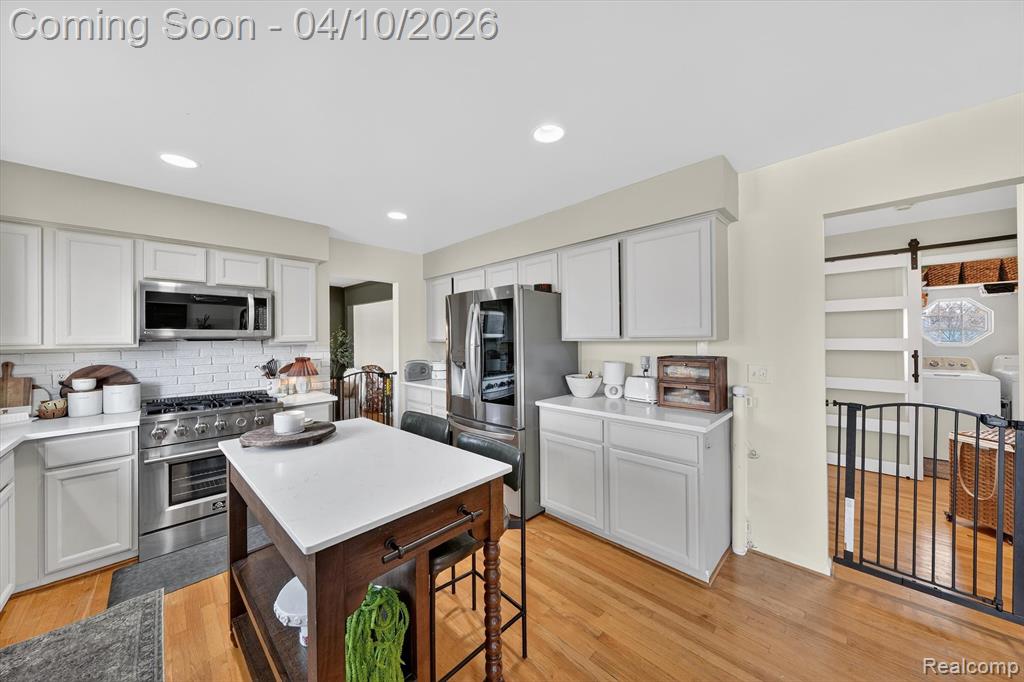 255 Round Tree Drive, Lake Orion, MI — Photo 15