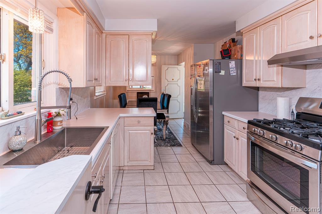 4127 MCKINLEY Street, Dearborn Heights, MI 48125 — Photo 5