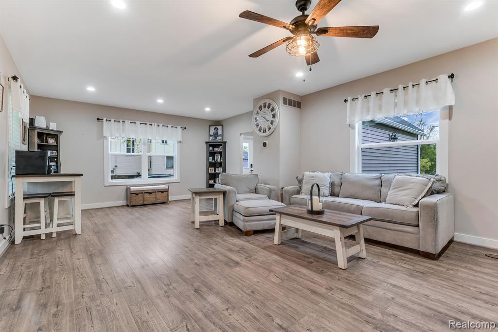 10174 HEGEL Road, Goodrich Vlg, MI — Photo 8