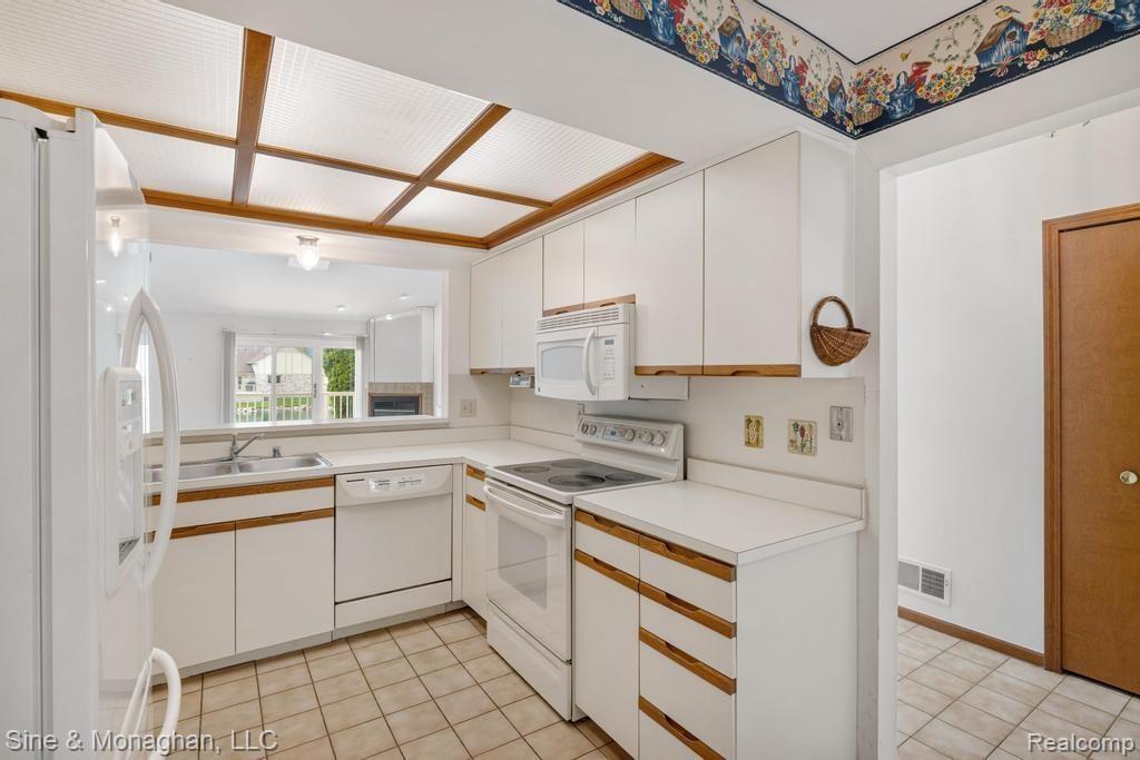 43389 RIVERBEND Boulevard, Clinton Twp, MI 48038 — Photo 4