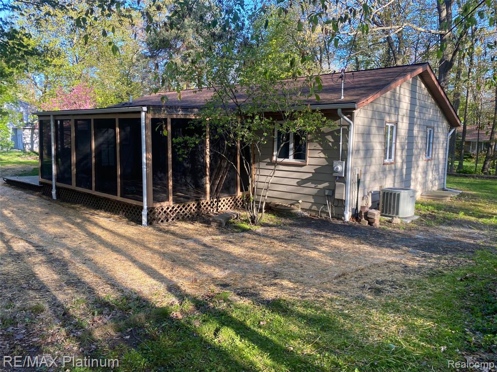 2482 Livernois Drive, Howell, MI 48843 — Photo 27