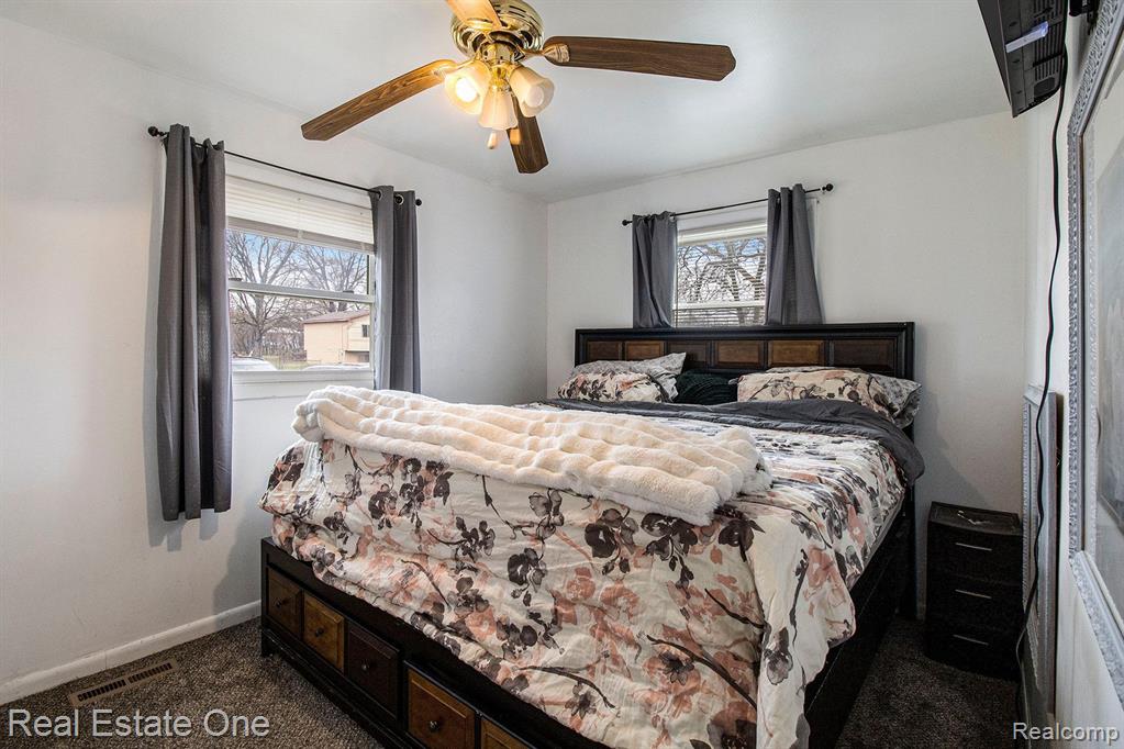 5686 LAKE GROVE Drive, White Lake, MI 48383 — Photo 8