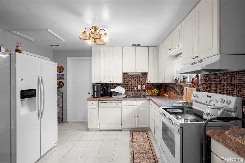 1325 E Lake Drive, Novi, MI 48377 — Photo 12