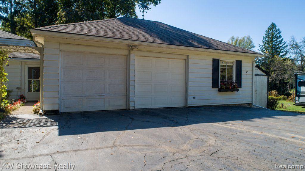 574 YOUNG Road, White Lake, MI 48383 — Photo 3