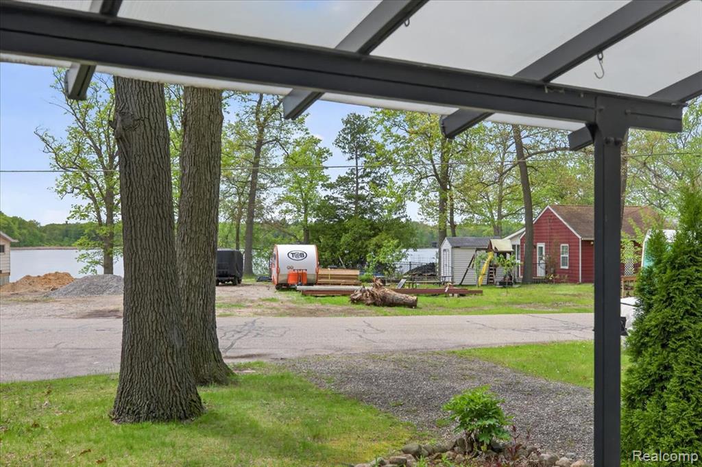 2086 Miles Road, Lapeer, MI 48446 — Photo 3