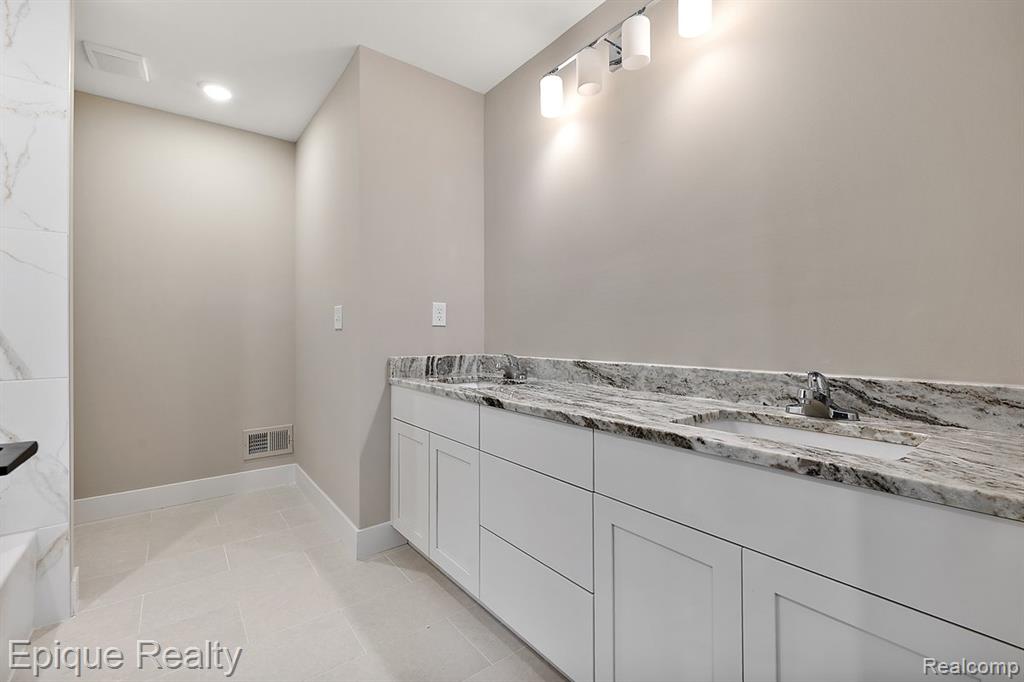 50605 Mistwood Drive, Macomb, MI 48042 — Photo 36