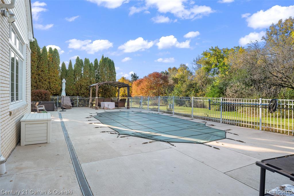 48279 Chesterfield Drive S, Dearborn, MI 48187 — Photo 48