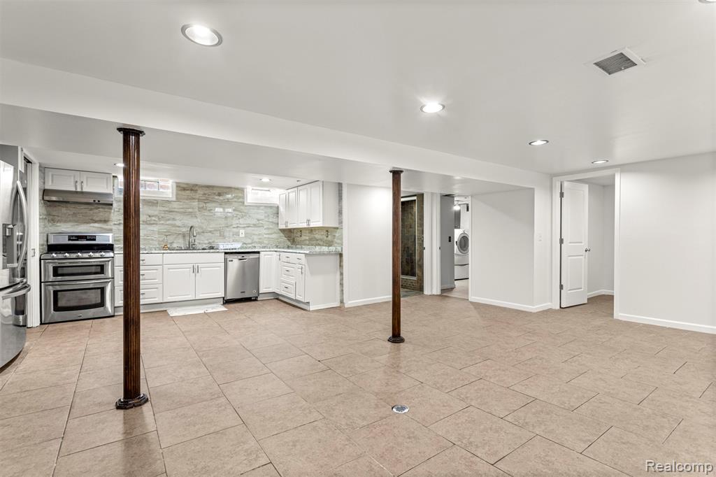 6547 Colonial Street, Dearborn Heights, MI 48127 — Photo 17