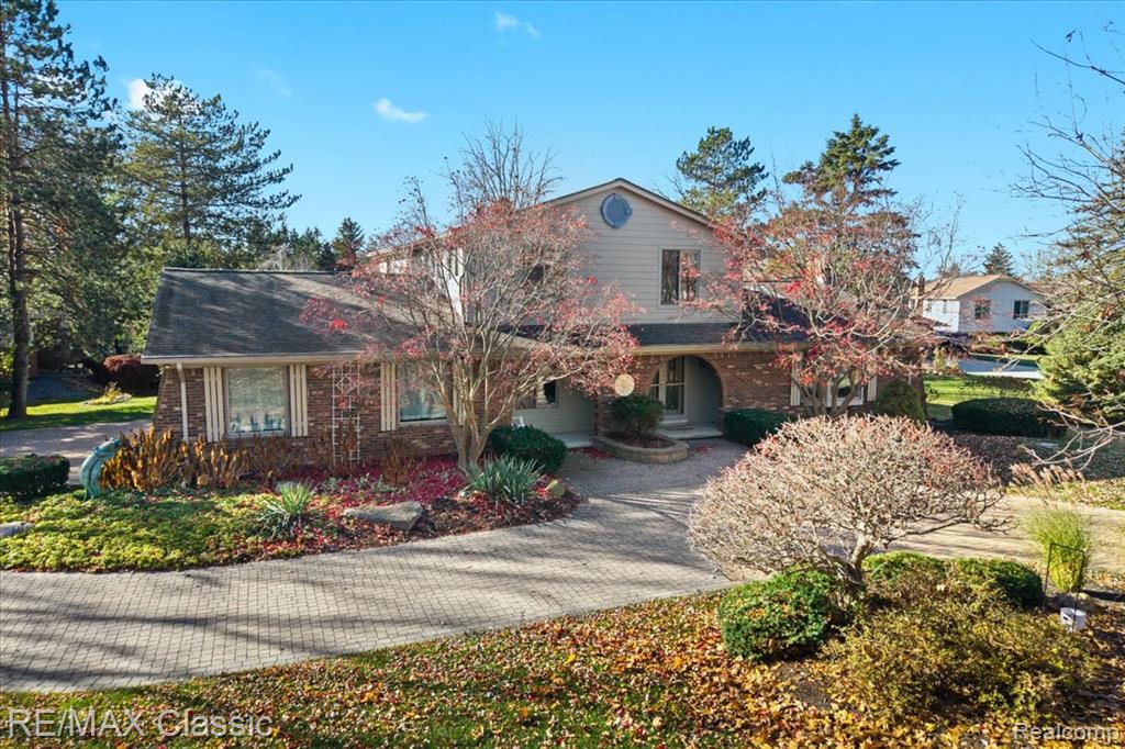 5067 Oakwood Court, Commerce Twp, MI 48382 — Photo 2