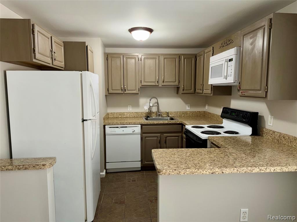 16006 Terrace Village Drive, Taylor, MI 48180 — Photo 15