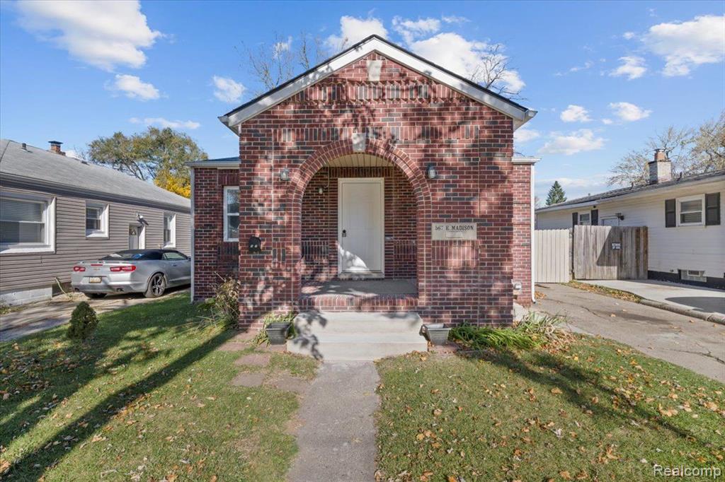 567 E MADISON Avenue, Pontiac, MI 48340 — Photo 2
