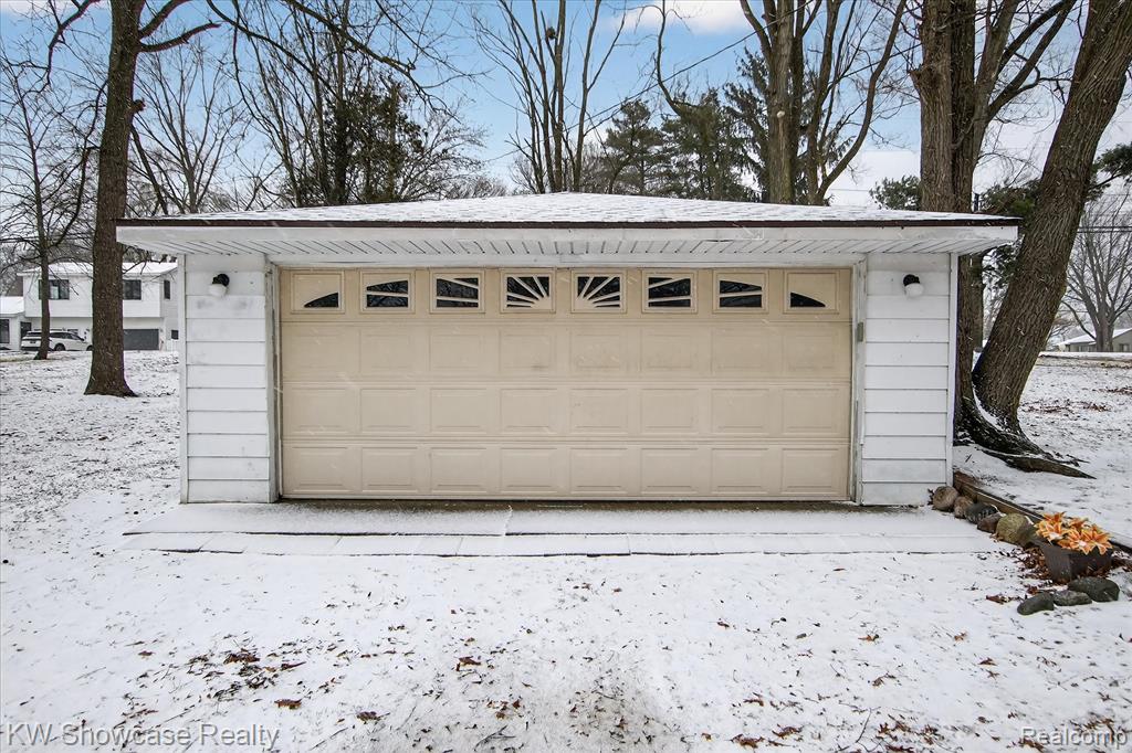 1860 Ladd Road, Wolverine Lake, MI 48390 — Photo 34