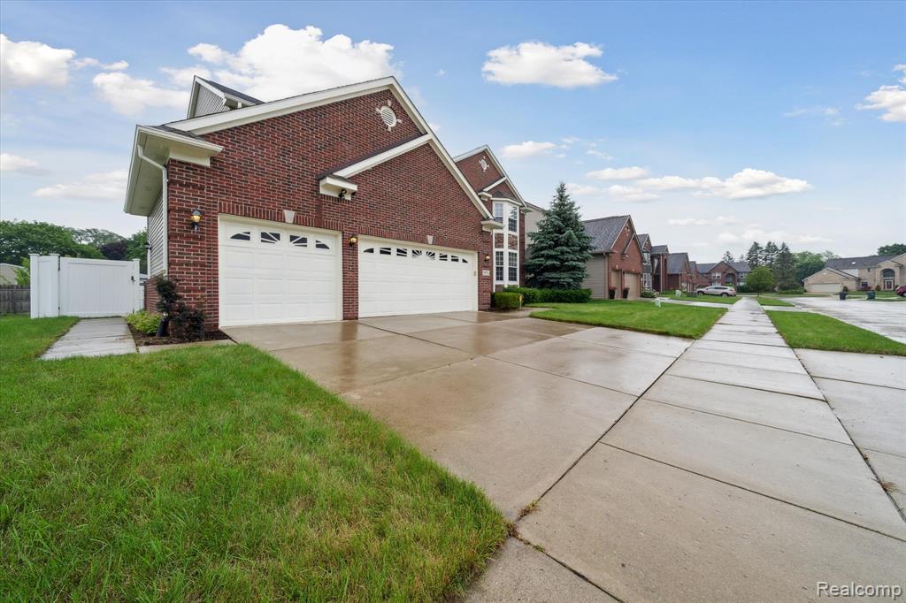 4976 Saddle Brook Court, Troy, MI 48085 — Photo 2