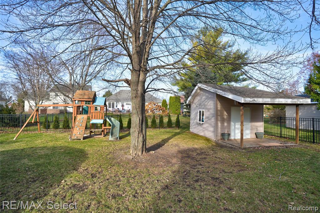 3948 Stoney Ridge Drive, Fort Gratiot, MI 48059 — Photo 8