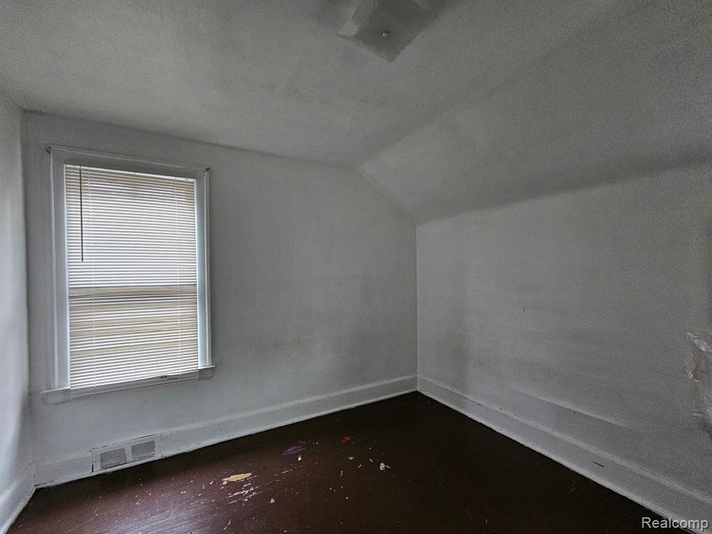 10126 WOODLAWN Street, Detroit, MI 48213 — Photo 23