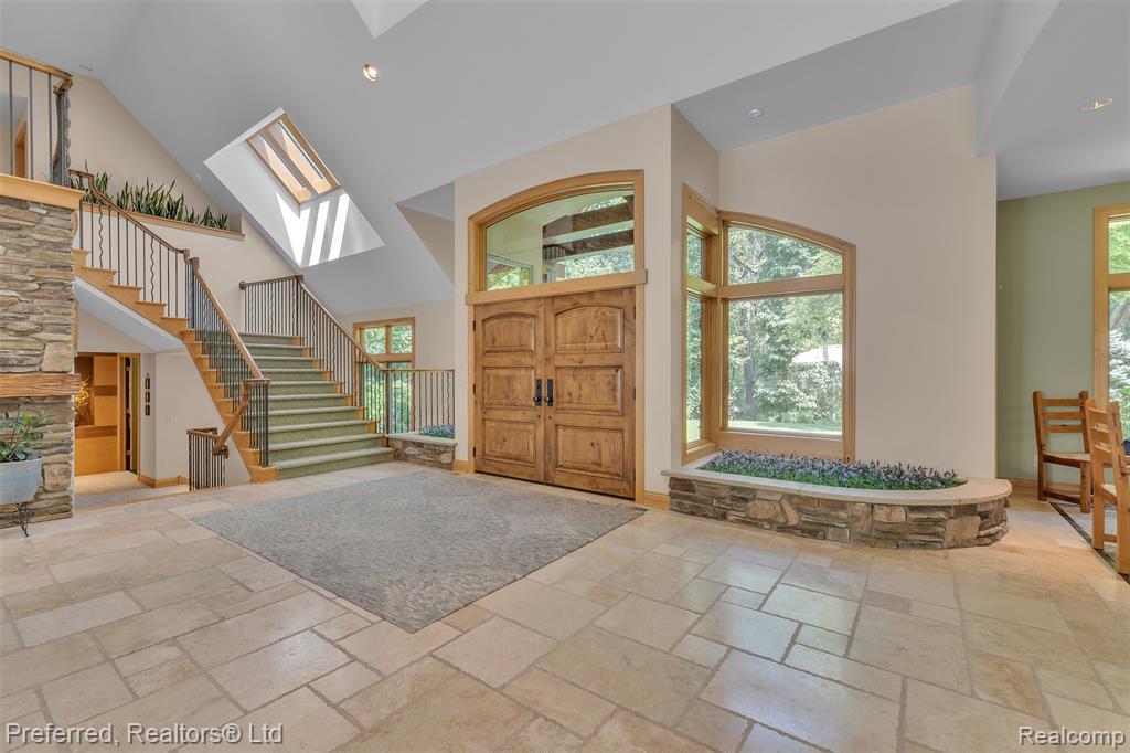 12196 Woodline Drive, Fenton, MI 48430 — Photo 9
