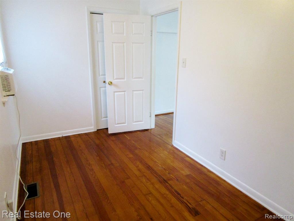 421 POPLAR Street, Wyandotte, MI 48192 — Photo 13