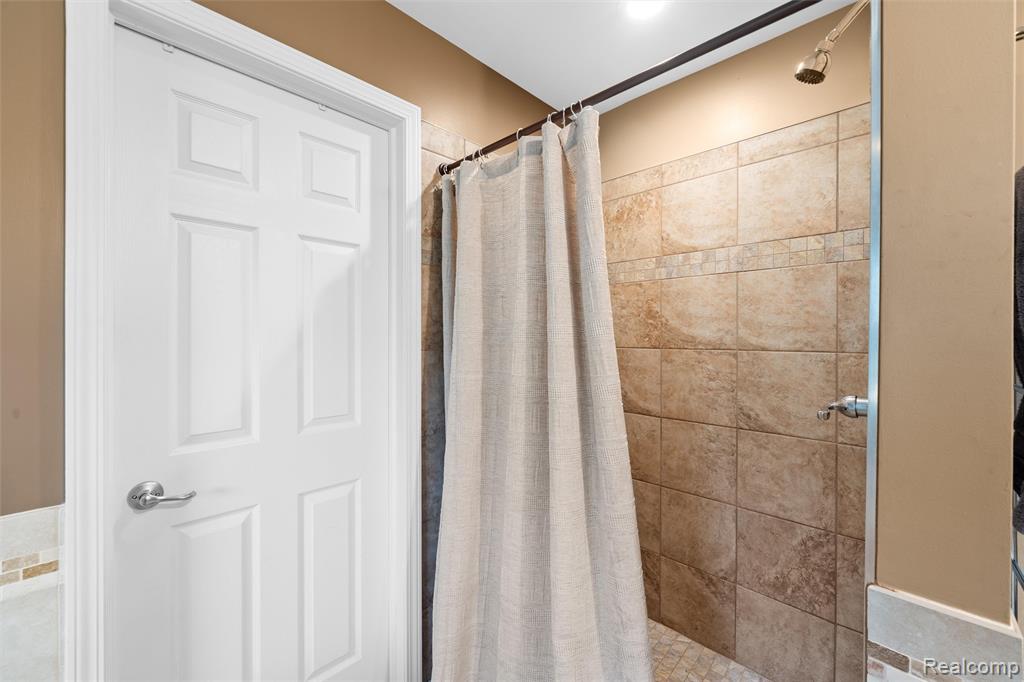 10099 Fernbrooke Drive, Brighton, MI 48116 — Photo 46