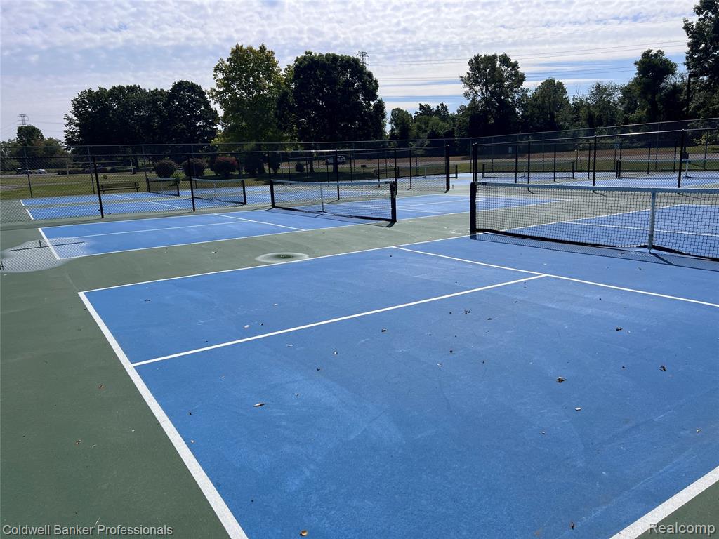 654 Chestnut Drive, Wixom, MI 48393 — Photo 25
