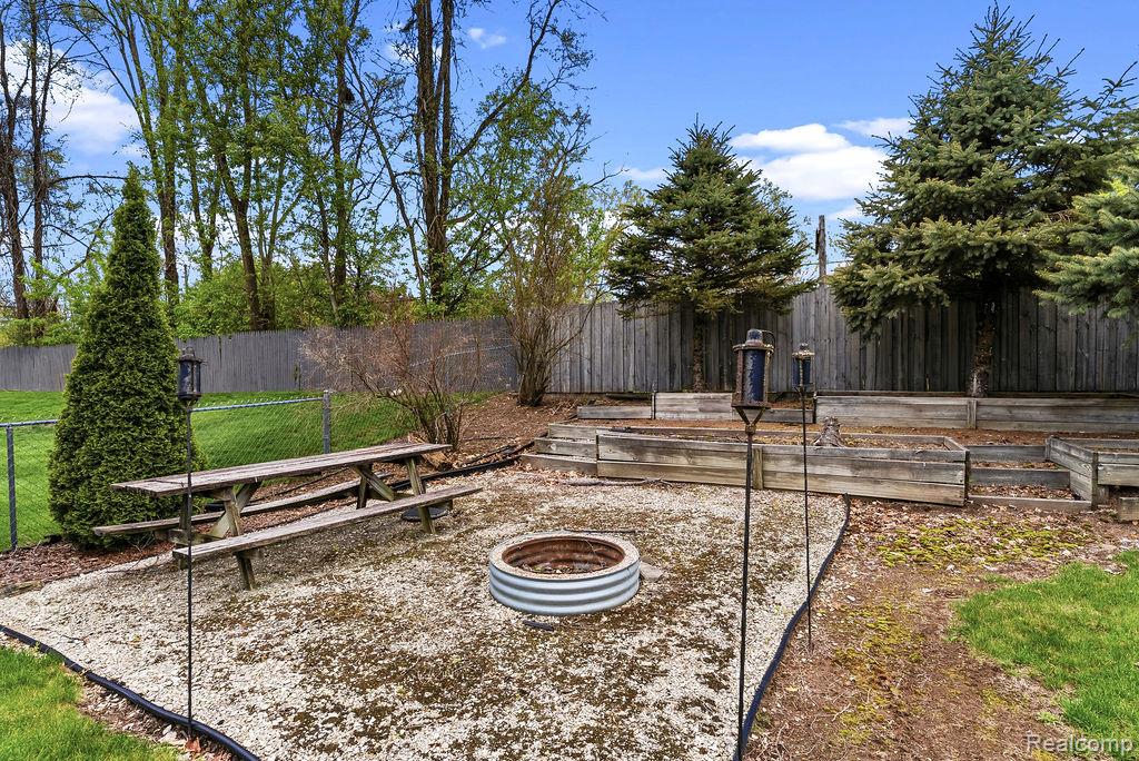 4713 Desert Bridge Court, Highland, MI 48356 — Photo 11