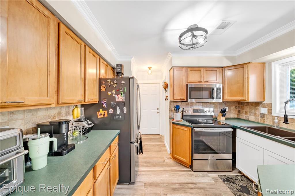 8156 Kenwick Drive, White Lake, MI — Photo 23