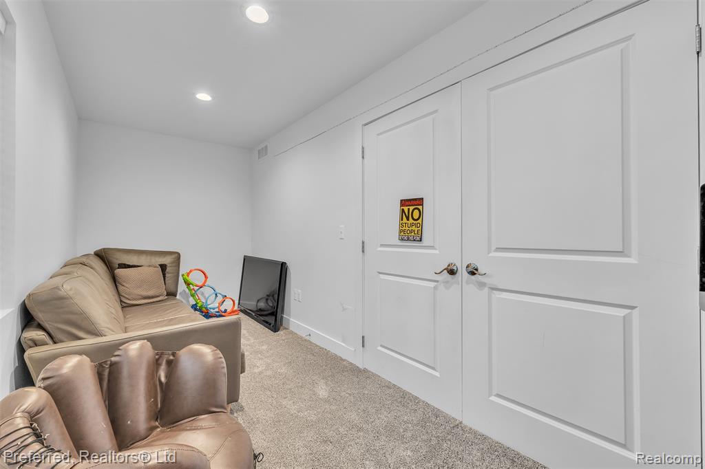 5264 Cooley Lake Road, Waterford, MI 48327 — Photo 45