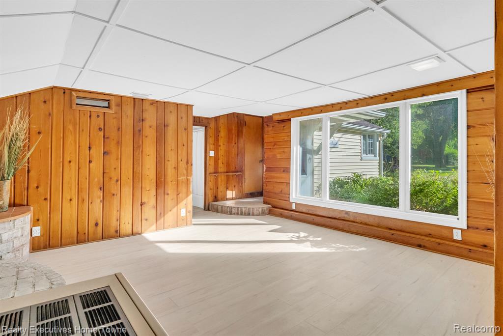 4188 Pine Grove Avenue, Fort Gratiot, MI 48059 — Photo 8