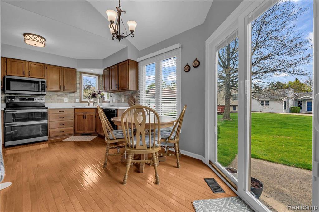706 DONNALEE Drive, Monroe, MI 48162 — Photo 6
