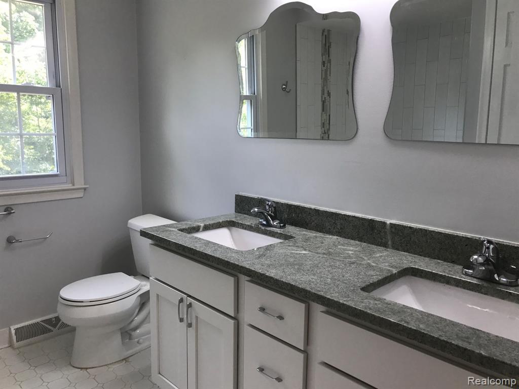 5007 Forest Way, Bloomfield, MI 48302 — Photo 13