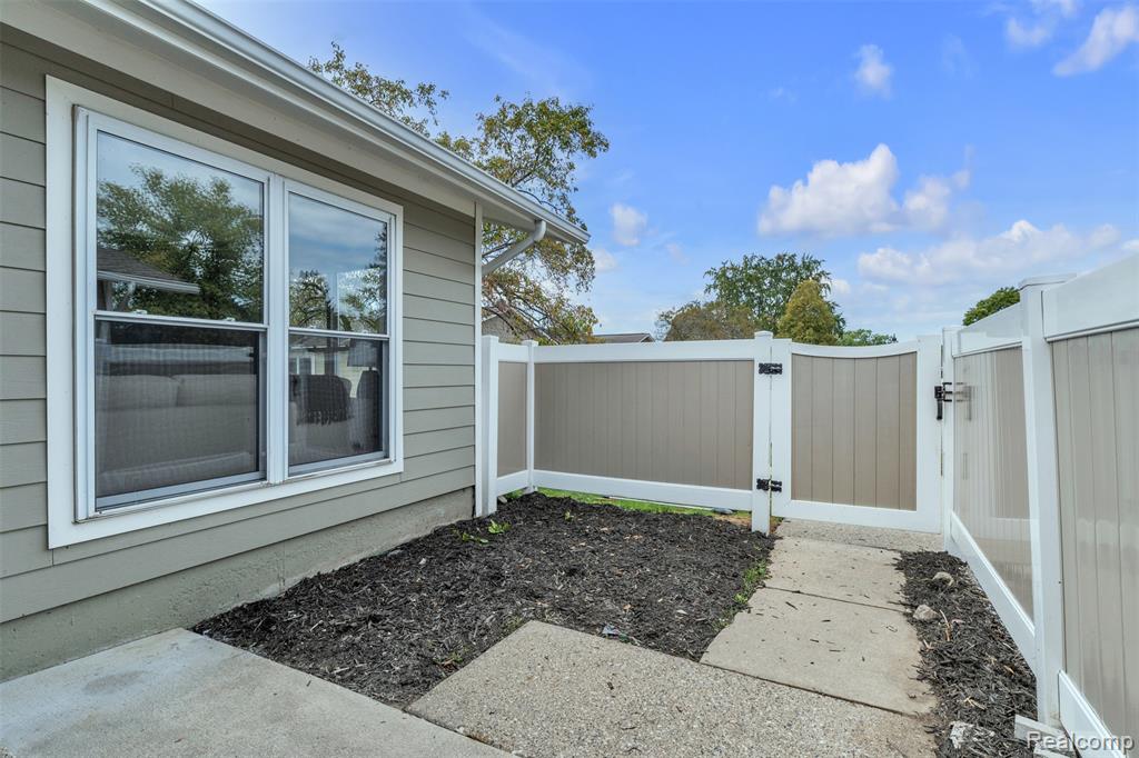 22653 Woolsey, Novi, MI — Photo 7
