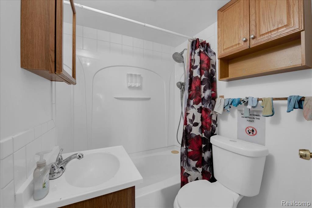 8237 Lenore Street, Dearborn Heights, MI 48127 — Photo 8