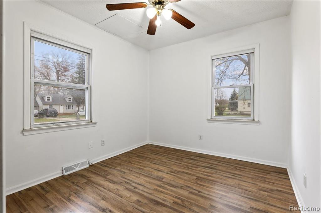 4203 Minerva Drive, Flint, MI 48504 — Photo 20