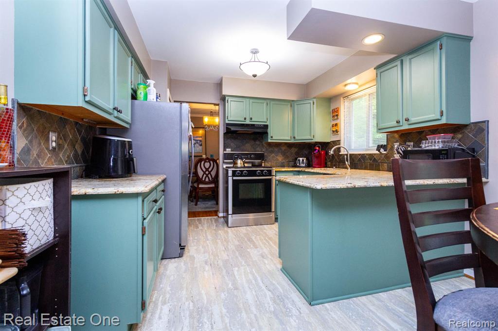 6011 Walker Drive, Troy, MI 48085 — Photo 15