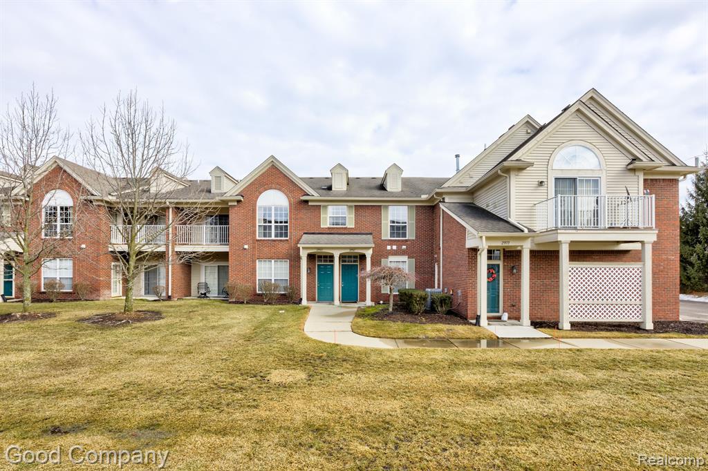 29567 NOTTINGHAM Circle, Livonia, MI 48152 — Photo 30