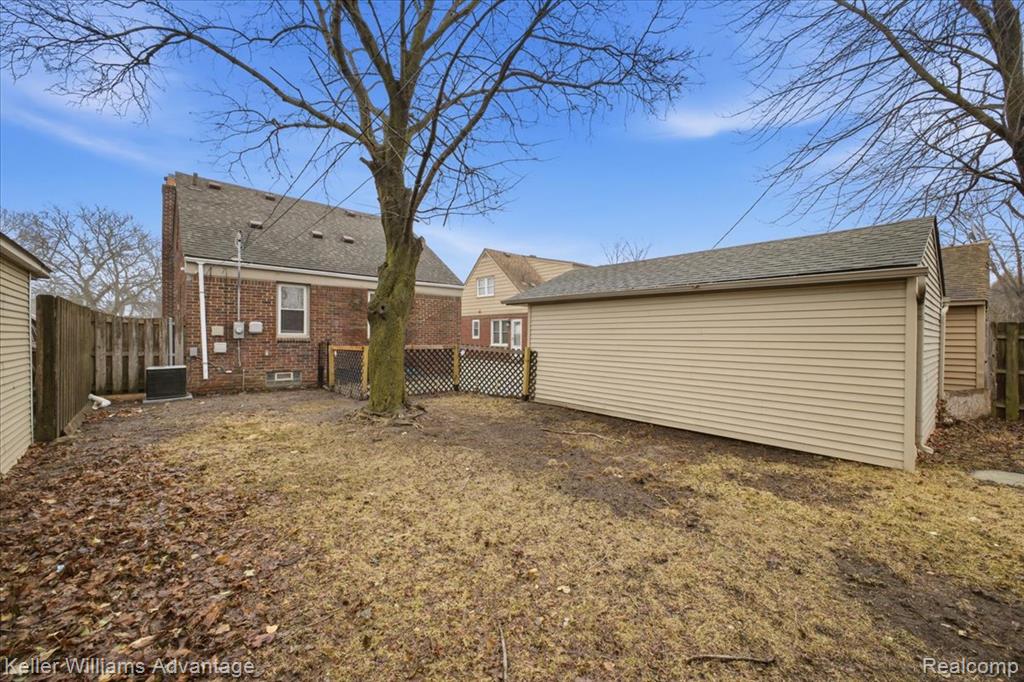 2145 Vernier Road, Grosse Pointe Woods, MI 48236 — Photo 40