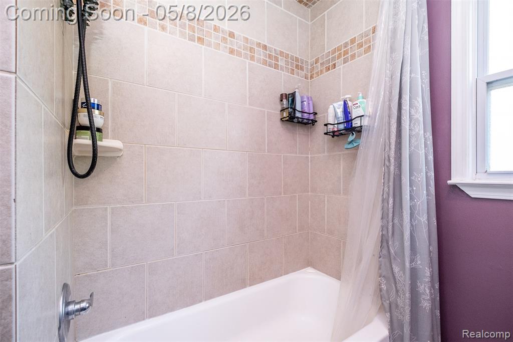 8796 Saratoga Street, Oak Park, MI 48237 — Photo 26