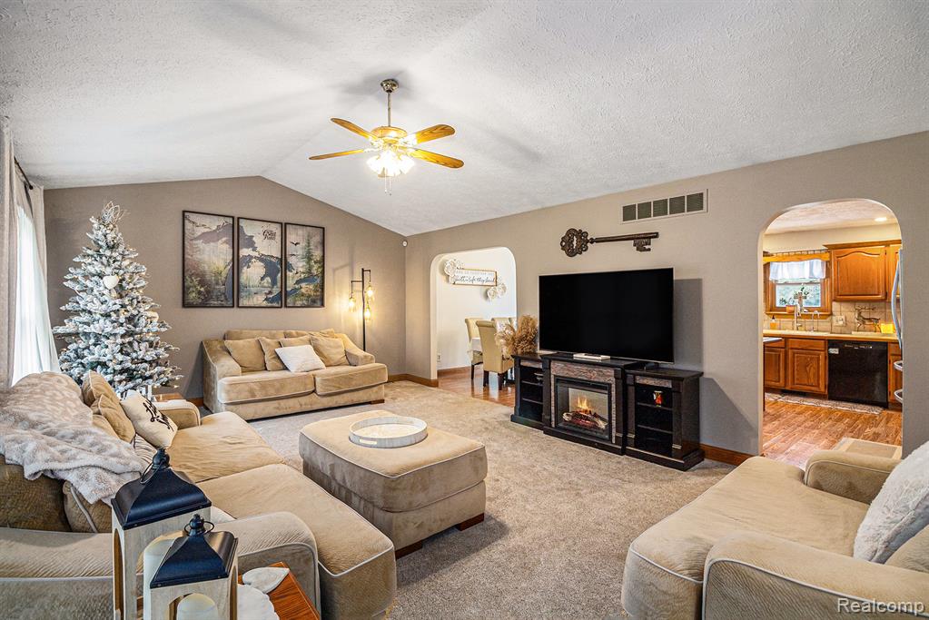 4915 Bell Oak Road, Webberville, MI 48892 — Photo 5