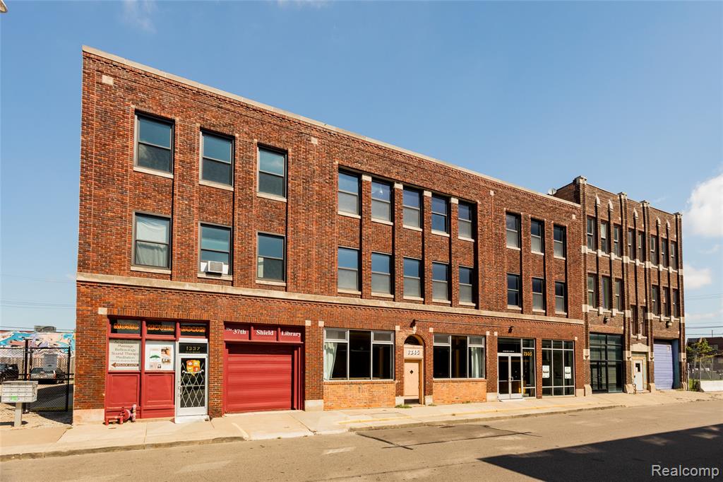1337 Division Street - Photo 2