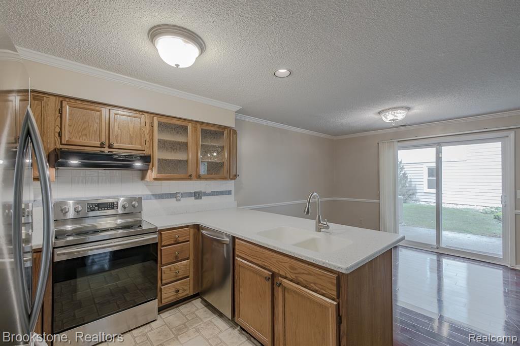 5078 Harbor Oak Drive, 40, Waterford, MI 48329 — Photo 10