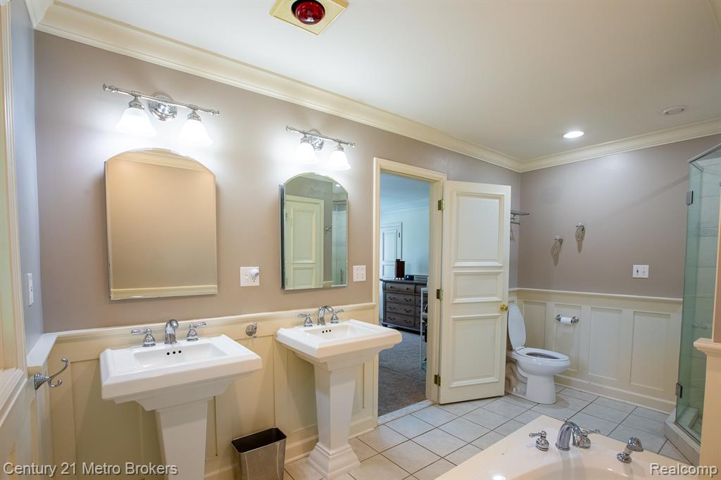 9270 Hidden Valley Court, Grand Blanc, MI 48439 — Photo 32