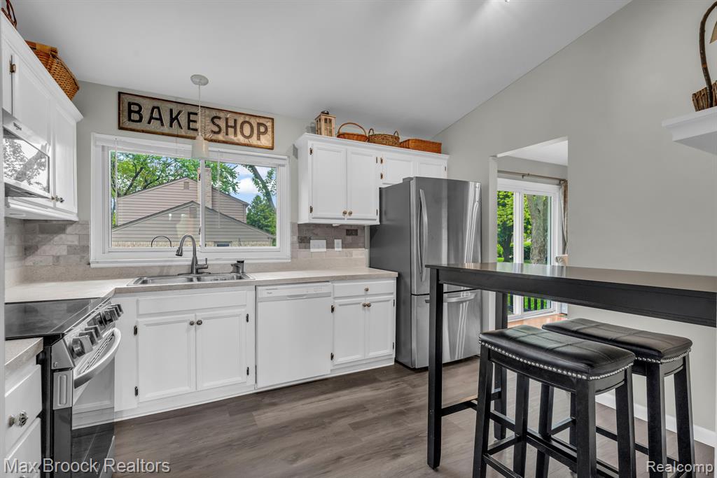 591 S Spinningwheel Lane, Bloomfield Hills, MI 48304 — Photo 11